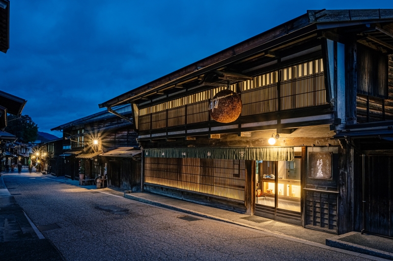 設(shè)計(jì)師在品牌設(shè)計(jì)中如何創(chuàng)新和突破常規(guī)？